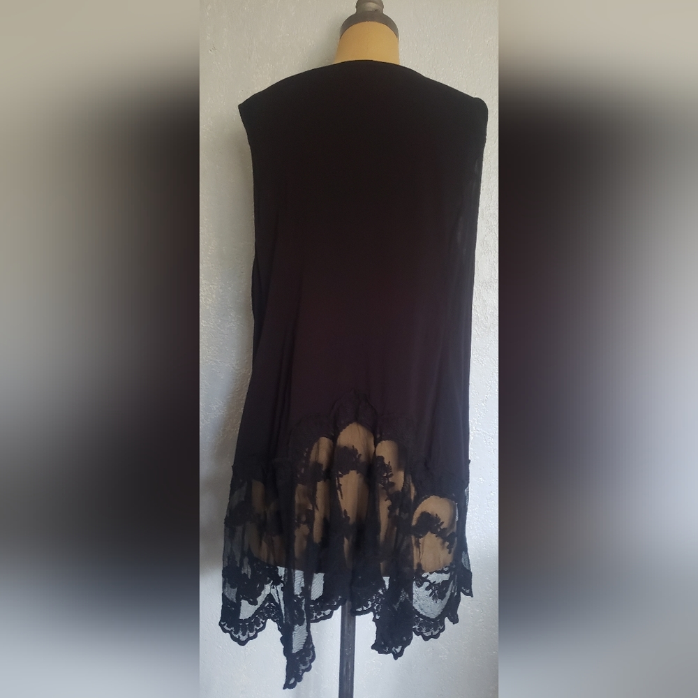 TORRID Women's Sleeveless Black Lace Top Size 2 - Picture 2 of 8